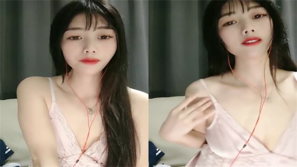 黑丝苗条巨乳骚妇主动求舔，蒙面狼友肆意揉捏奶子猛烈操逼！