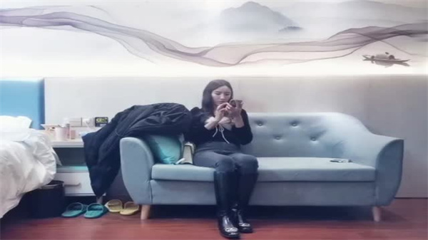 小宝寻花：网红脸嫩模激情大秀完美身材，湿身诱惑欲火焚身！