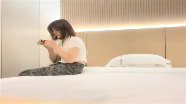 富豪重金约炮偷拍实录-肥臀巨乳纹身辣妹被狂操内射