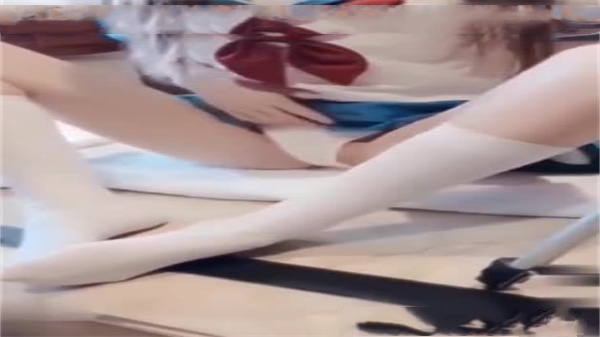 清纯反差母狗蜡烛滴蜡调教 骚穴自慰高潮喷水